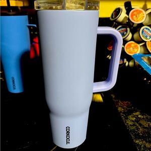 EUC -Corkcicle 40 oz Cruiser in Periwinkle - Gorgeous color!!